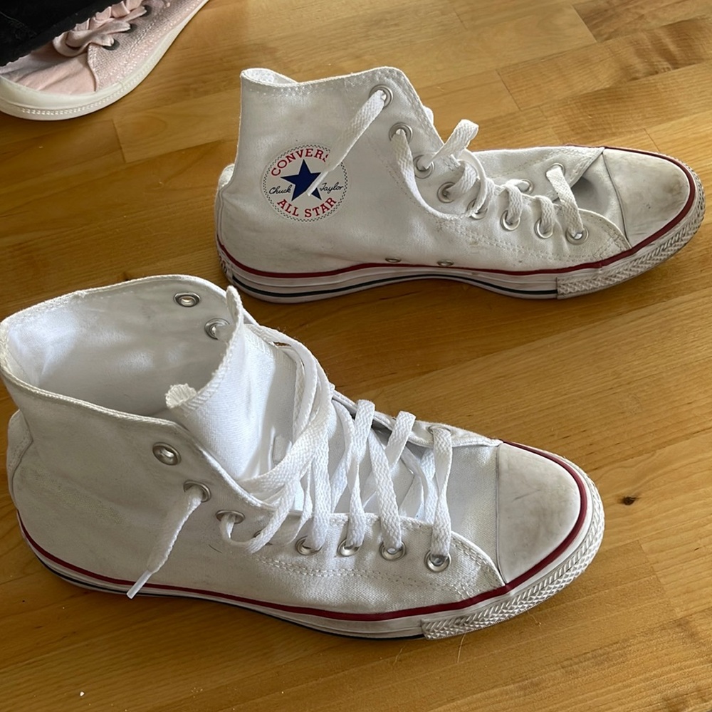 Converse chucks women’s size 9 men’s size 7